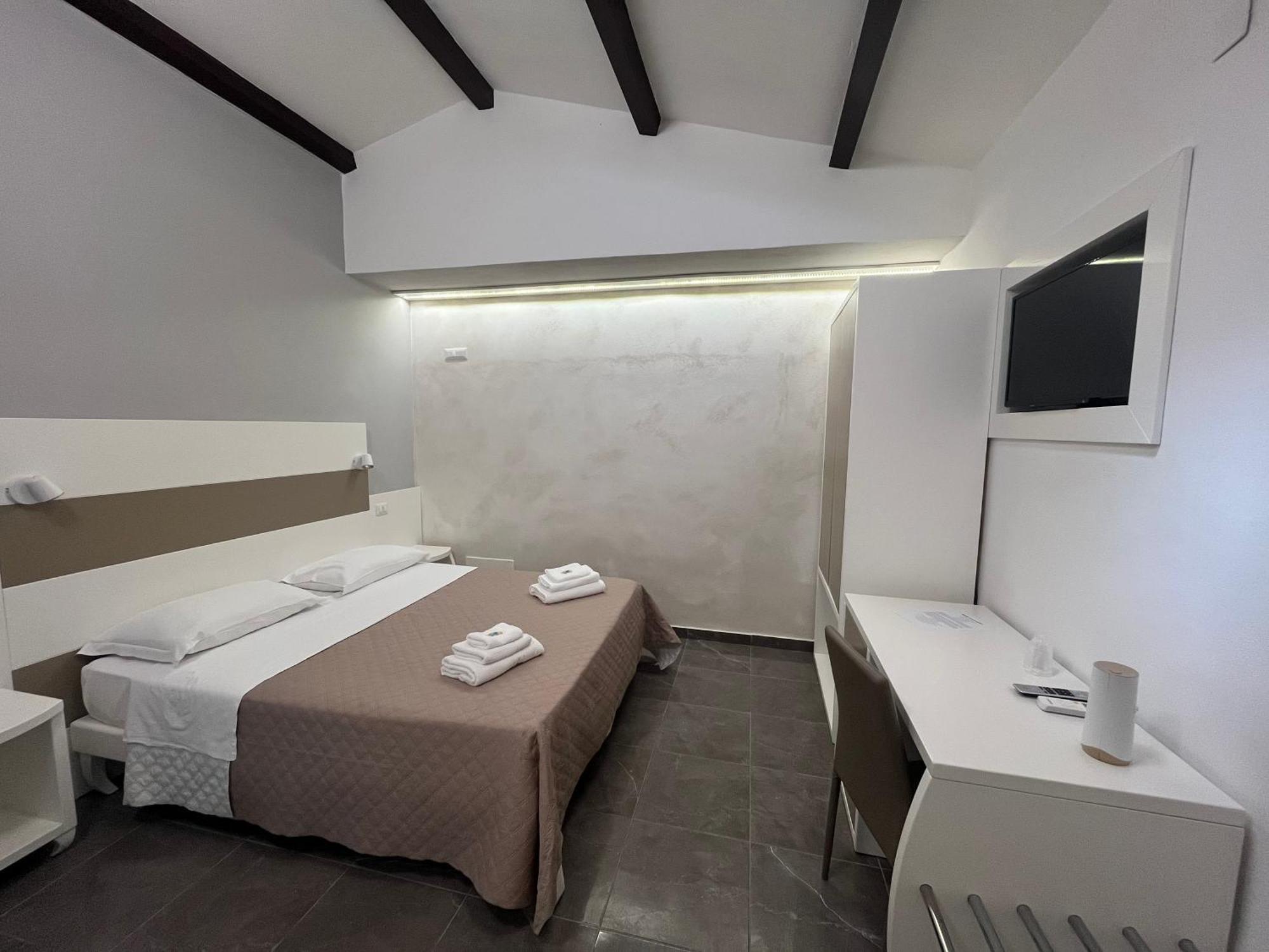 Afrodite Accomodation トロペーア エクステリア 写真